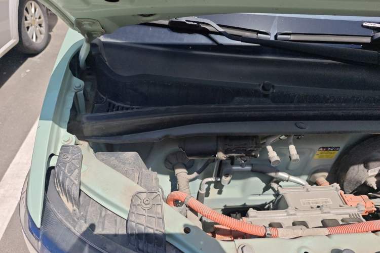 Used Wuling Hongguang MINIEV 2021 Macaron Premium Model – Lithium Iron Phosphate Engine Bay Right