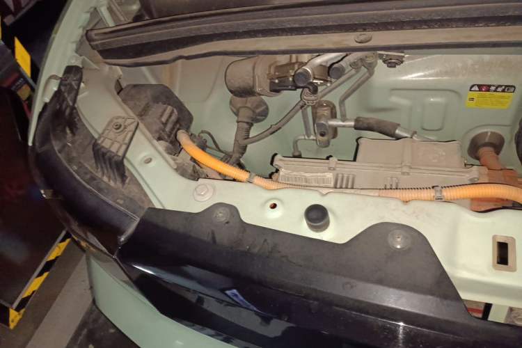 Used Wuling Hongguang MINIEV 2021 Macaron Premium Model – Lithium Iron Phosphate Engine Bay Right
