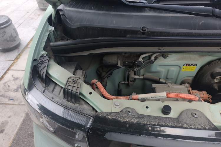 Used Wuling Hongguang MINIEV 2021 Macaron Premium Model – Lithium Iron Phosphate Engine Bay Right