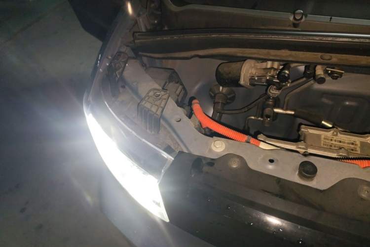 Used Wuling Hongguang MINIEV 2021 Macaron Premium Model – Lithium Iron Phosphate Engine Bay Right
