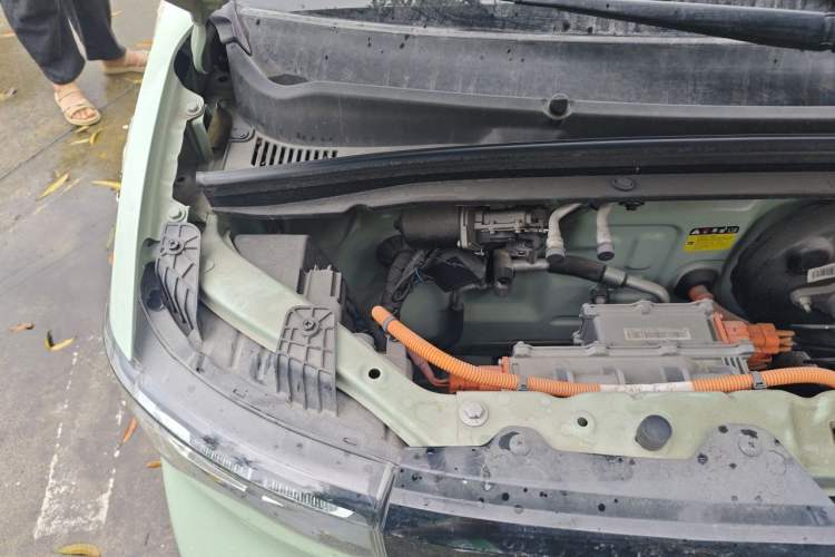 Used Wuling Hongguang MINIEV 2021 Macaron Fashion Model Lithium Iron Phosphate Engine Bay Right