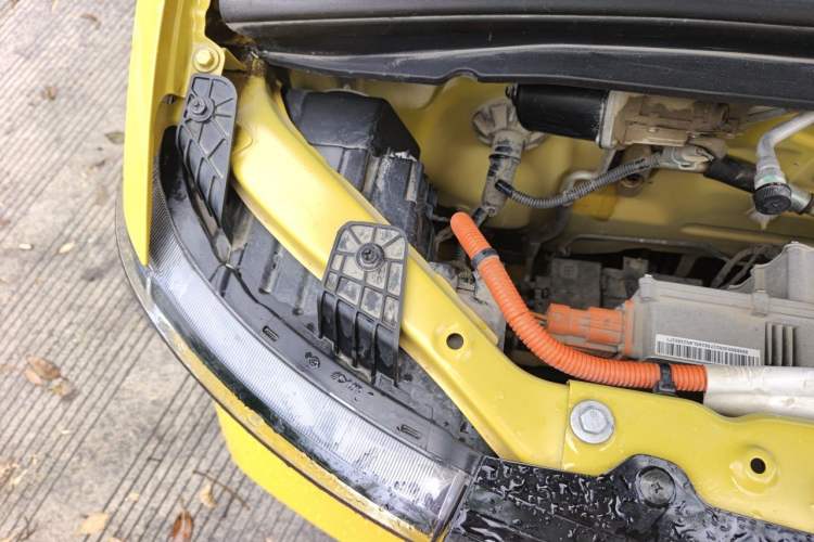 Used Wuling Hongguang MINIEV 2021 Macaron Premium Model – Lithium-NMC Engine Bay Right