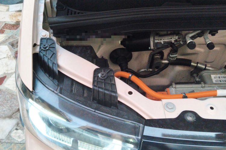 Used Wuling Hongguang MINIEV 2021 Macaron Premium Model – Lithium Iron Phosphate Engine Bay Right