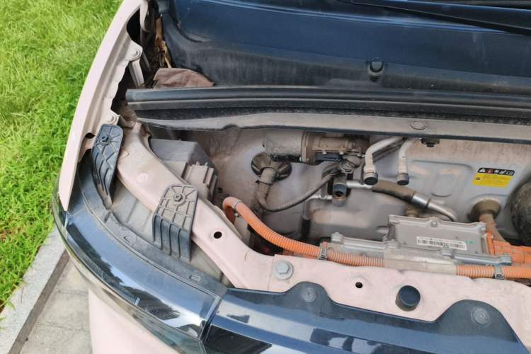 Used Wuling Hongguang MINIEV 2021 Macaron Premium Model – Lithium Iron Phosphate Engine Bay Right