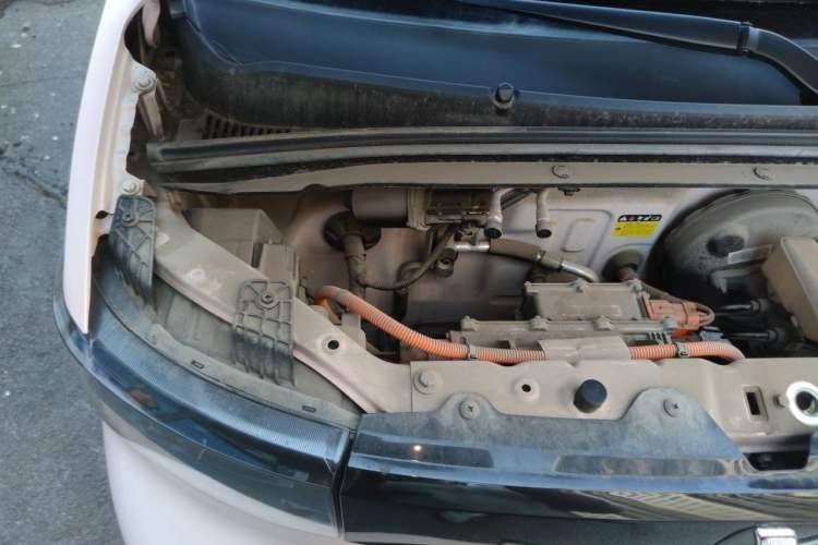 Used Wuling Hongguang MINIEV 2021 Macaron Premium Model – Lithium Iron Phosphate Engine Bay Right