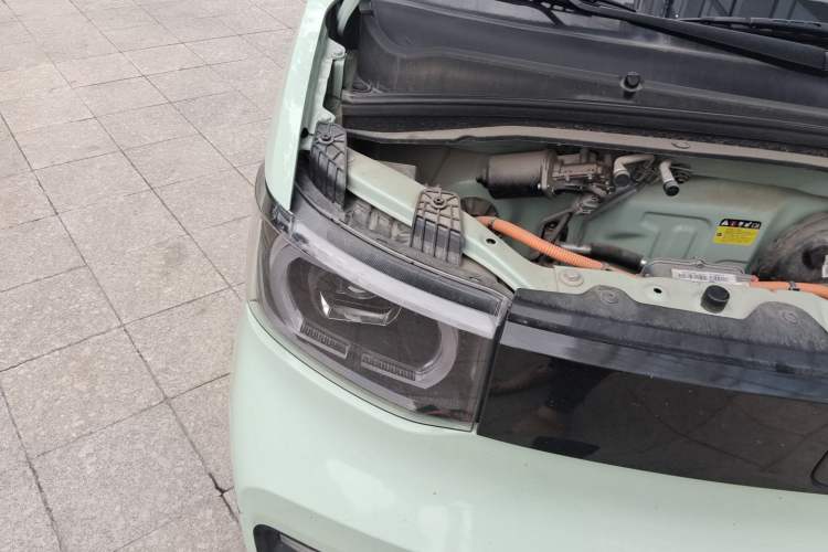Used Wuling Hongguang MINIEV 2021 Macaron Premium Model – Lithium Iron Phosphate Engine Bay Right