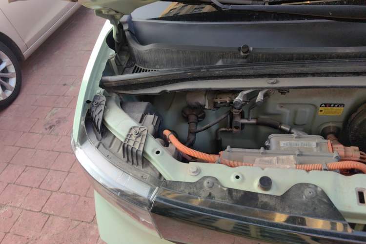 Used Wuling Hongguang MINIEV 2021 Macaron Premium Model – Lithium Iron Phosphate Engine Bay Right