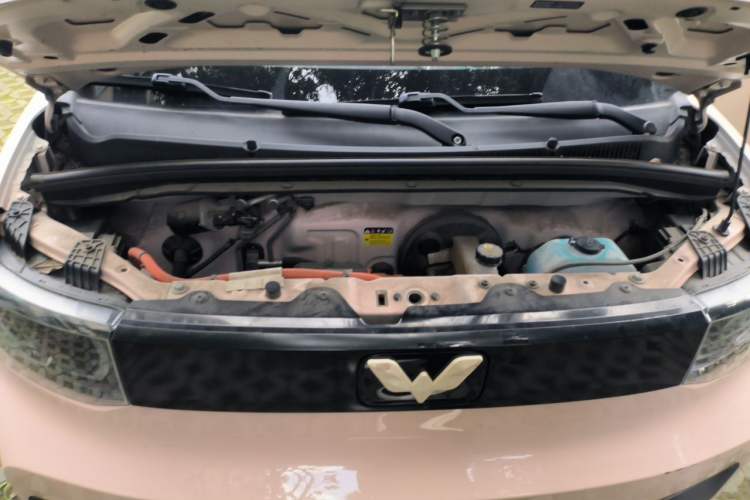Used Wuling Hongguang MINIEV 2021 Macaron Fashion Model Lithium Iron Phosphate Engine Bay