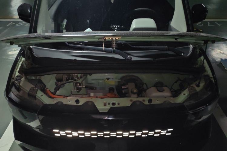 Used Wuling Hongguang MINIEV 2021 Macaron Fashion Model Lithium Iron Phosphate Engine Bay