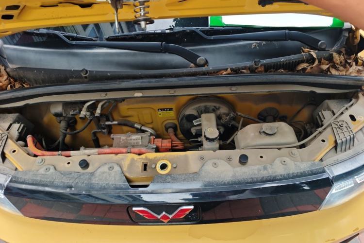 Used Wuling Hongguang MINIEV 2021 Macaron Fashion Model Lithium Iron Phosphate Engine Bay