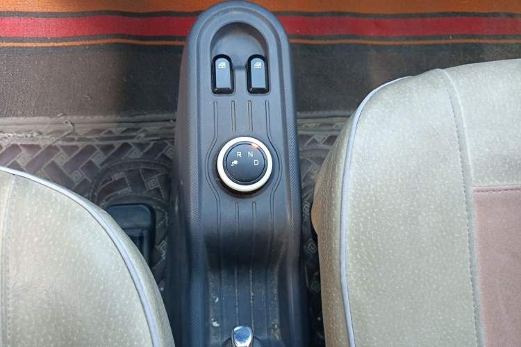 Used Wuling Hongguang MINIEV 2021 Macaron Fashion Edition Lithium-Ion Battery Gear Lever