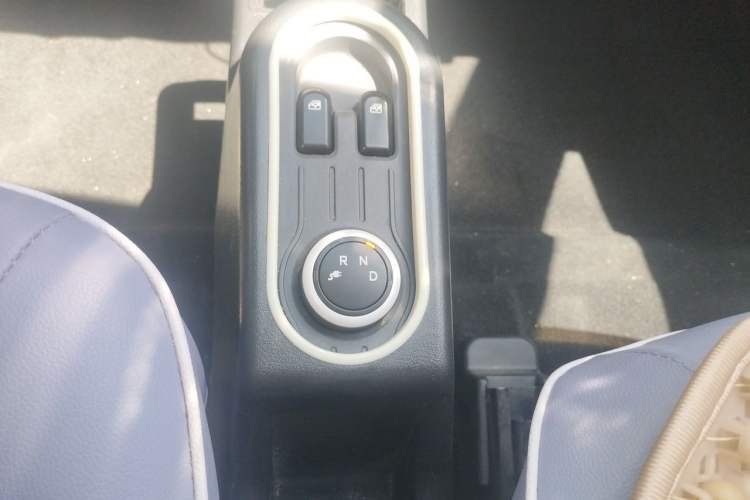 Used Wuling Hongguang MINIEV 2021 Macaron Fashion Model Lithium Iron Phosphate Gear Lever