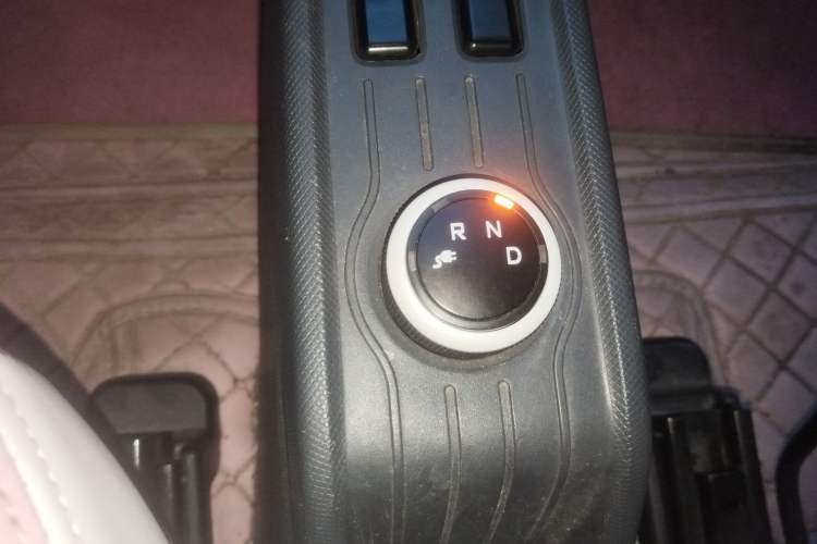 Used Wuling Hongguang MINIEV 2021 Macaron Premium Model – Lithium Iron Phosphate Gear Lever