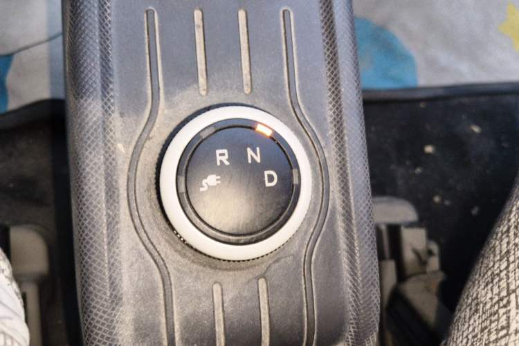 Used Wuling Hongguang MINIEV 2021 Macaron Fashion Model Lithium Iron Phosphate Gear Lever