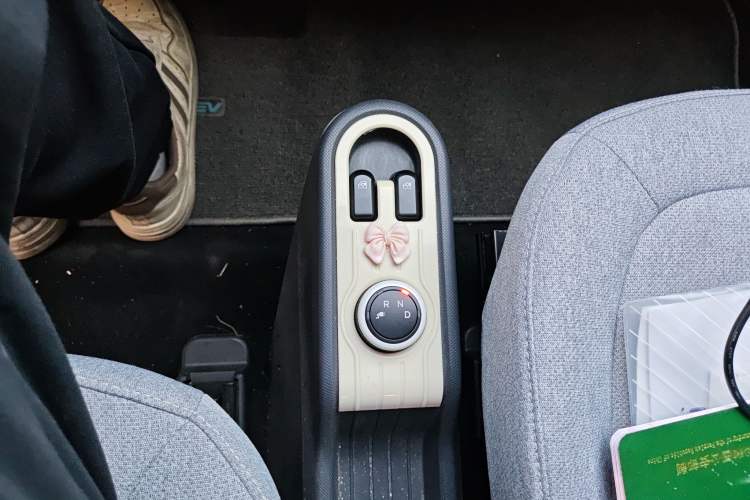 Used Wuling Hongguang MINIEV 2021 Macaron Fashion Model Lithium Iron Phosphate Gear Lever