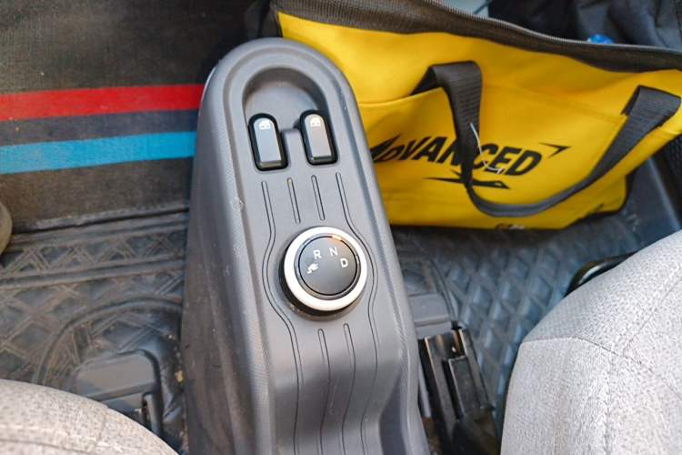 Used Wuling Hongguang MINIEV 2021 Macaron Fashion Model Lithium Iron Phosphate Gear Lever