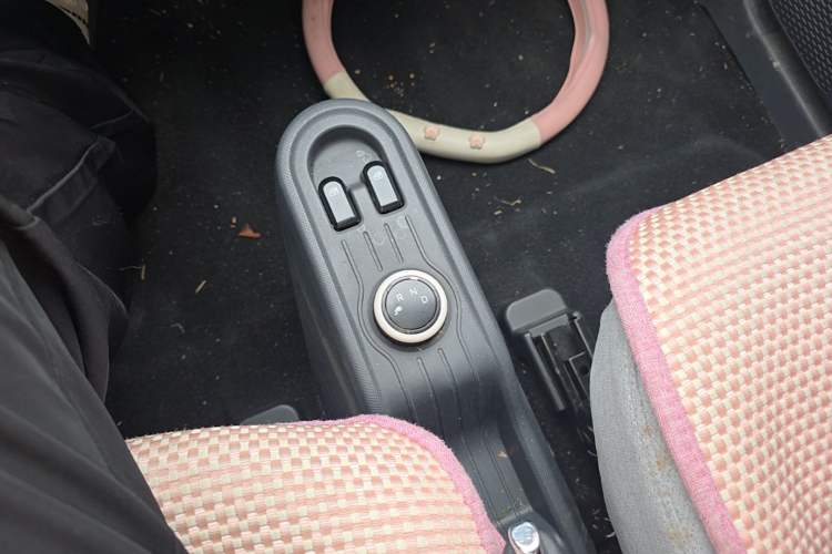 Used Wuling Hongguang MINIEV 2021 Macaron Fashion Model Lithium Iron Phosphate Gear Lever