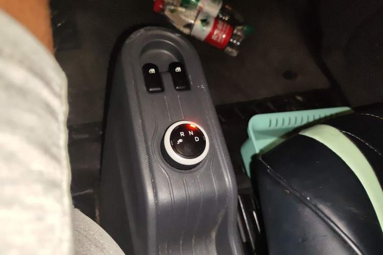 Used Wuling Hongguang MINIEV 2021 Macaron Fashion Edition Lithium-Ion Battery Gear Lever