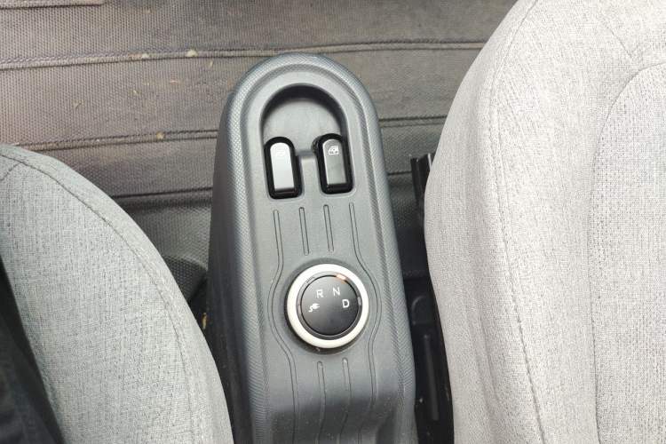 Used Wuling Hongguang MINIEV 2021 Macaron Premium Model – Lithium Iron Phosphate Gear Lever