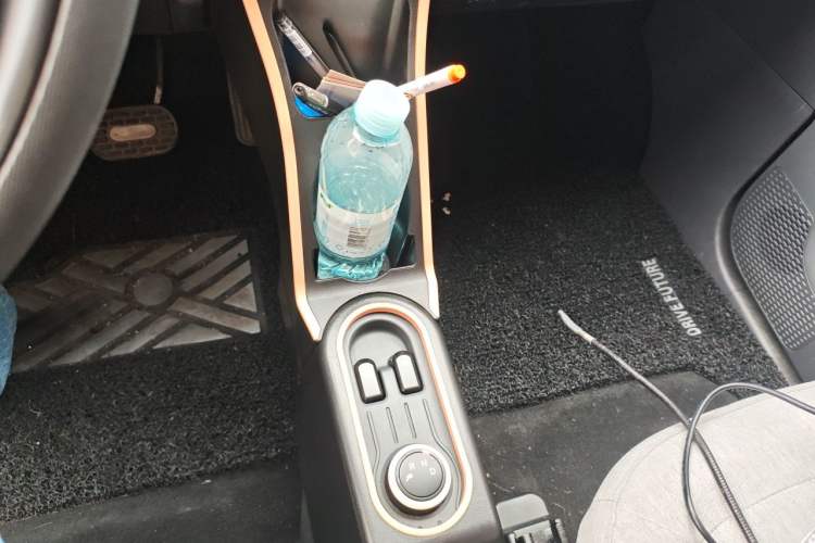 Used Wuling Hongguang MINIEV 2021 Macaron Fashion Edition Lithium-Ion Battery Gear Lever