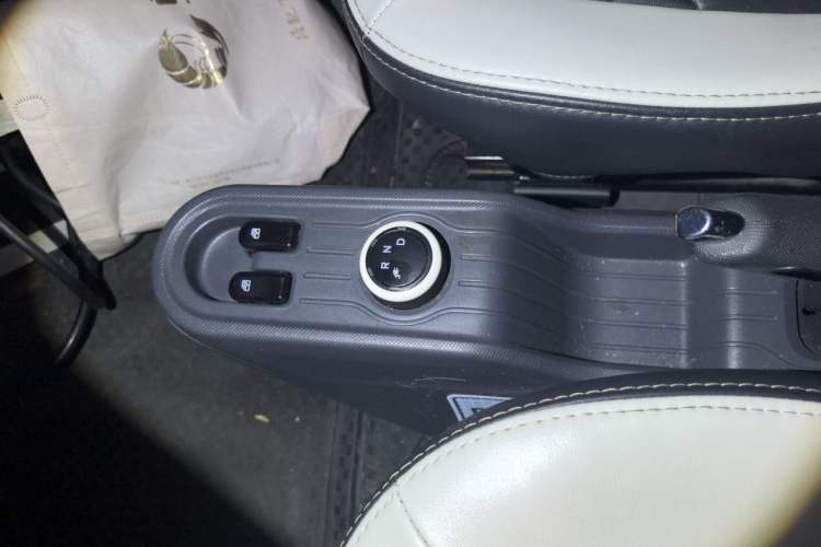 Used Wuling Hongguang MINIEV 2021 Macaron Premium Model – Lithium Iron Phosphate Gear Lever