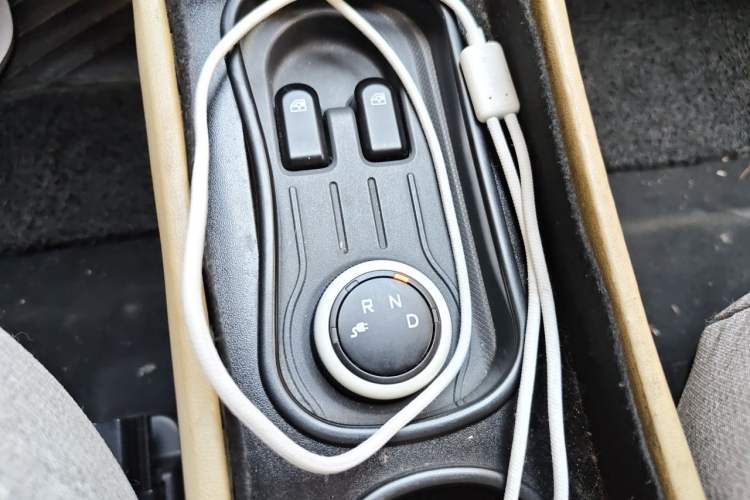 Used Wuling Hongguang MINIEV 2021 Macaron Premium Model – Lithium Iron Phosphate Gear Lever