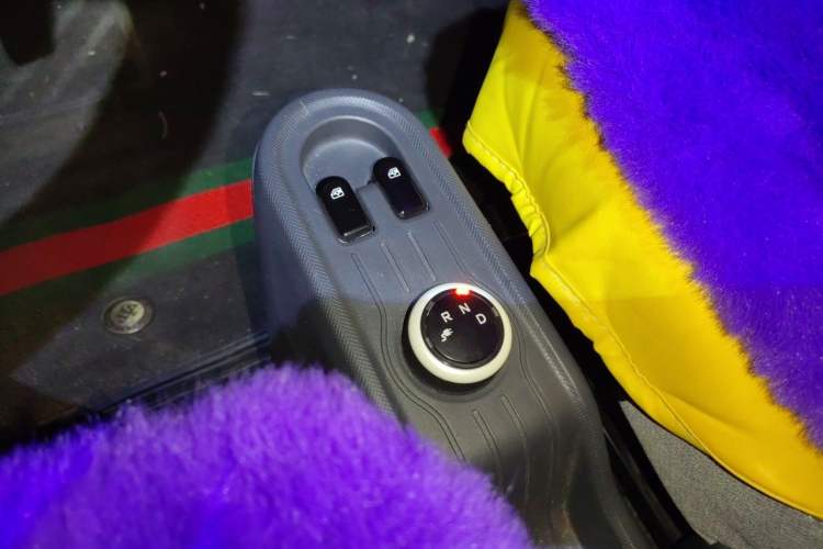 Used Wuling Hongguang MINIEV 2021 Macaron Premium Model – Lithium Iron Phosphate Gear Lever