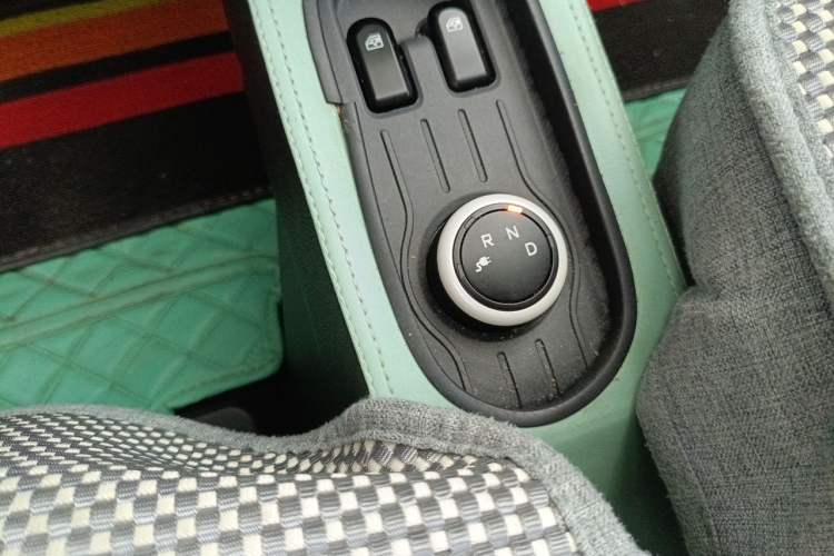 Used Wuling Hongguang MINIEV 2021 Macaron Premium Model – Lithium Iron Phosphate Gear Lever