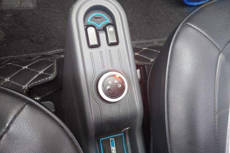 Used Wuling Hongguang MINIEV 2021 Macaron Premium Model – Lithium Iron Phosphate Gear Lever