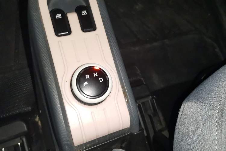 Used Wuling Hongguang MINIEV 2021 Macaron Premium Model – Lithium-NMC Gear Lever