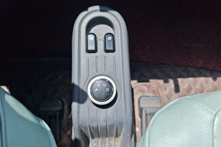 Used Wuling Hongguang MINIEV 2021 Macaron Premium Model – Lithium Iron Phosphate Gear Lever