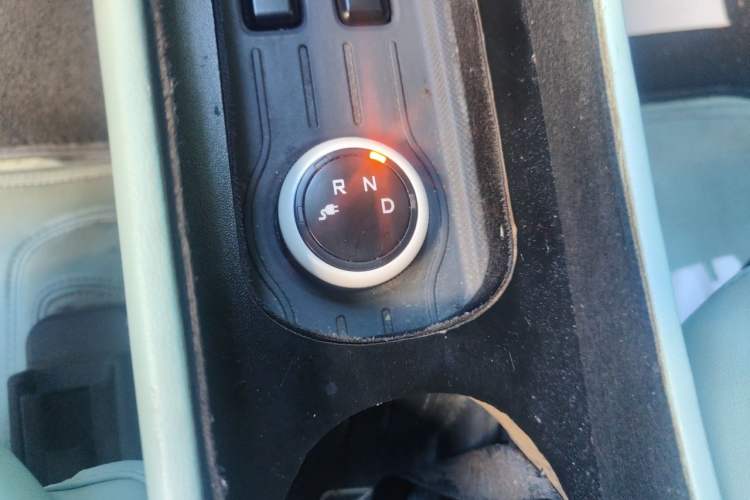 Used Wuling Hongguang MINIEV 2021 Macaron Premium Model – Lithium-NMC Gear Lever
