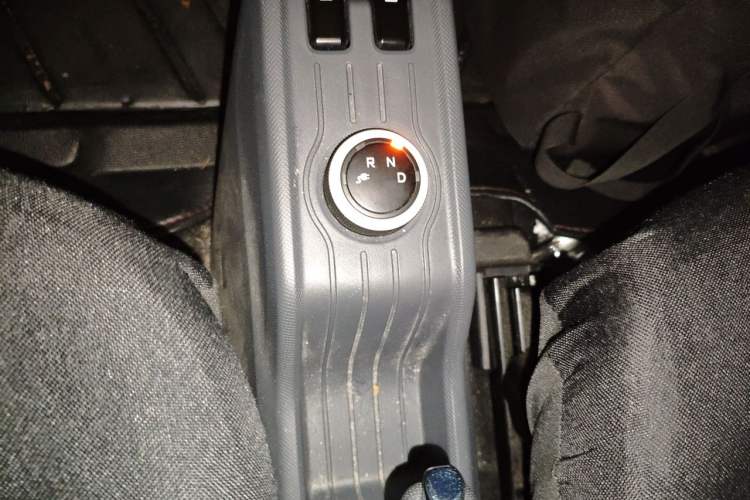 Used Wuling Hongguang MINIEV 2021 Macaron Premium Model – Lithium Iron Phosphate Gear Lever