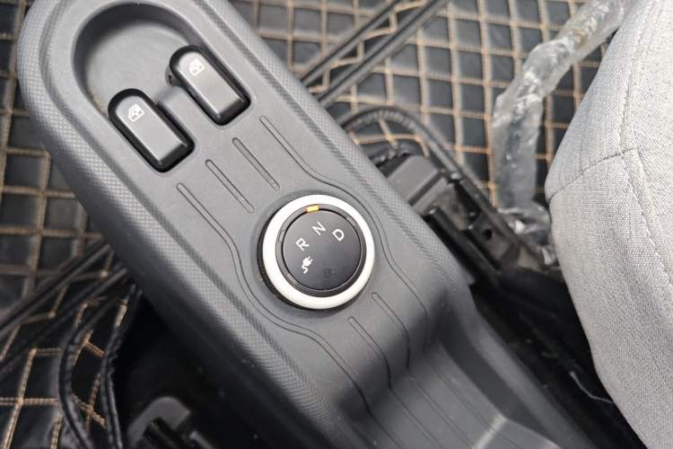 Used Wuling Hongguang MINIEV 2021 Macaron Premium Model – Lithium Iron Phosphate Gear Lever