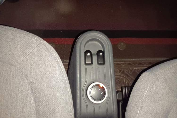 Used Wuling Hongguang MINIEV 2021 Macaron Premium Model – Lithium Iron Phosphate Gear Lever