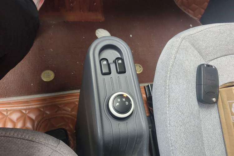 Used Wuling Hongguang MINIEV 2021 Macaron Premium Model – Lithium Iron Phosphate Gear Lever
