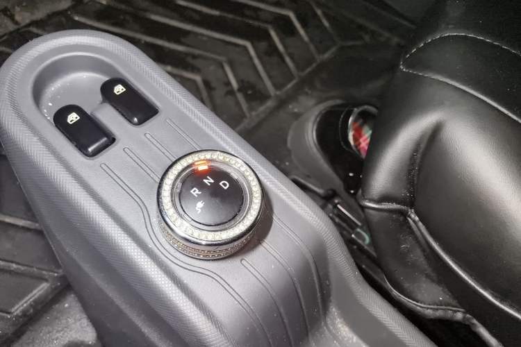 Used Wuling Hongguang MINIEV 2021 Macaron Premium Model – Lithium Iron Phosphate Gear Lever