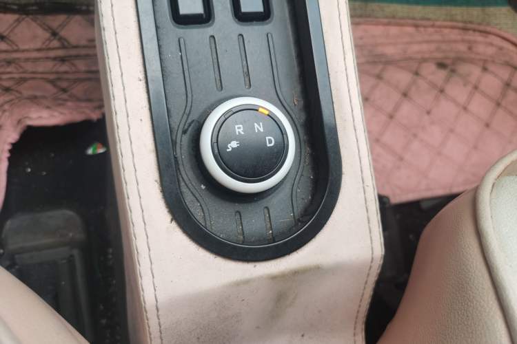 Used Wuling Hongguang MINIEV 2021 Macaron Premium Model – Lithium-NMC Gear Lever