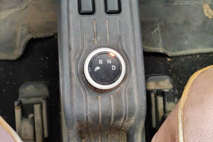 Used Wuling Hongguang MINIEV 2021 Macaron Fashion Model Lithium Iron Phosphate Gear Lever
