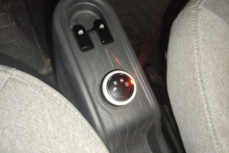 Used Wuling Hongguang MINIEV 2021 Macaron Premium Model – Lithium Iron Phosphate Gear Lever