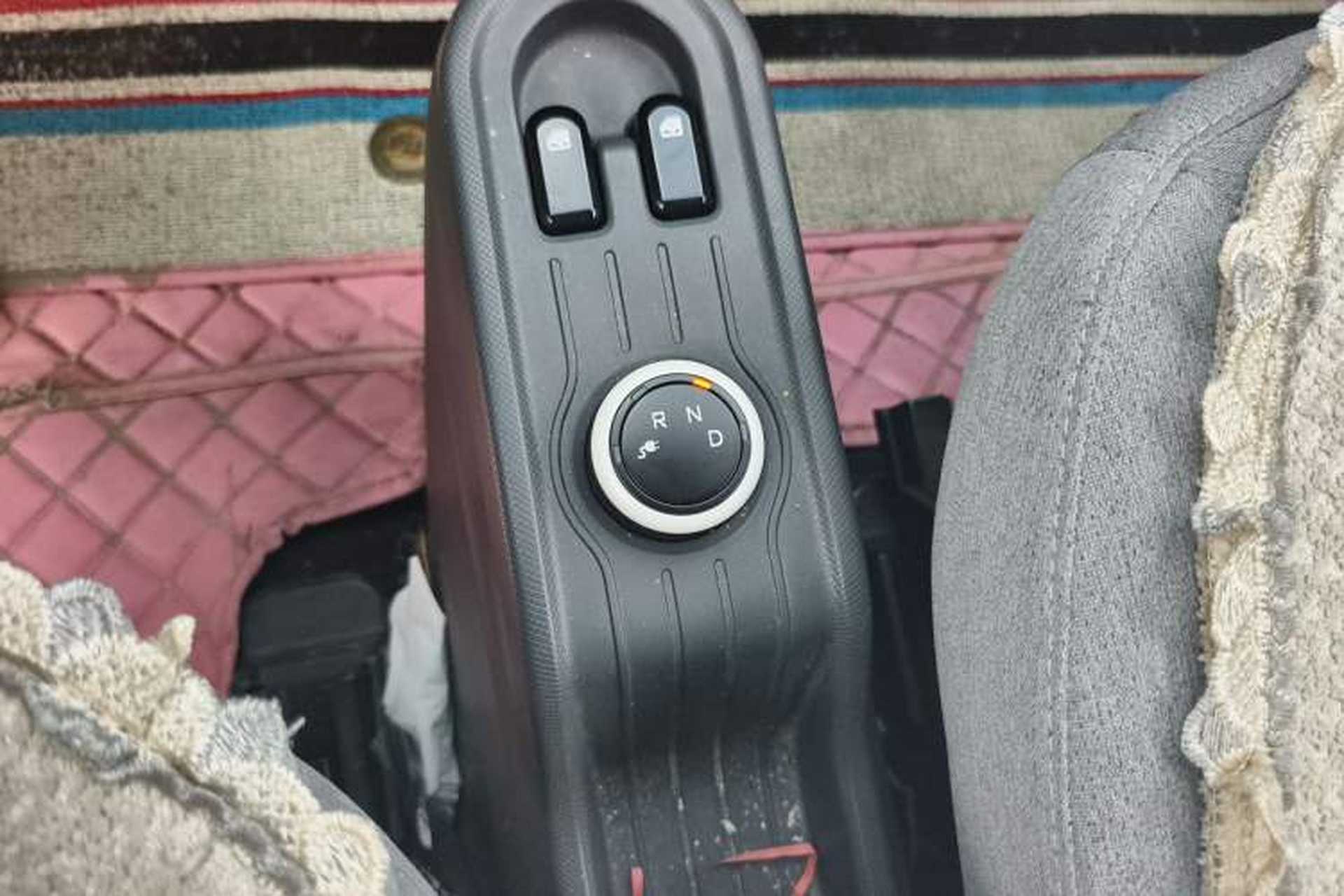 Used Wuling Hongguang MINIEV 2021 Macaron Premium Model – Lithium-NMC Gear Lever