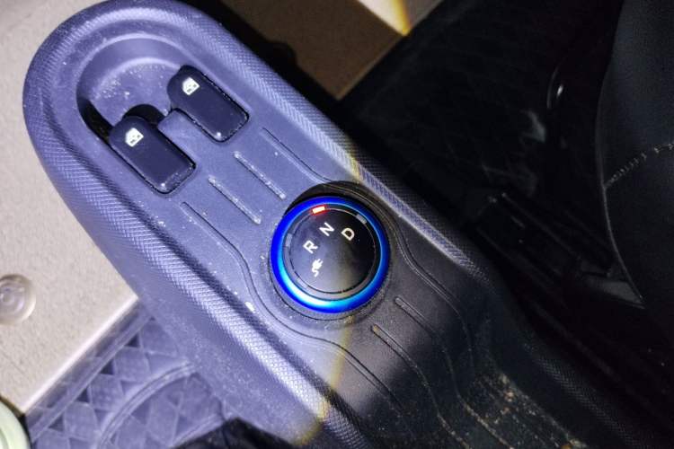 Used Wuling Hongguang MINIEV 2021 Macaron Fashion Model Lithium Iron Phosphate Gear Lever