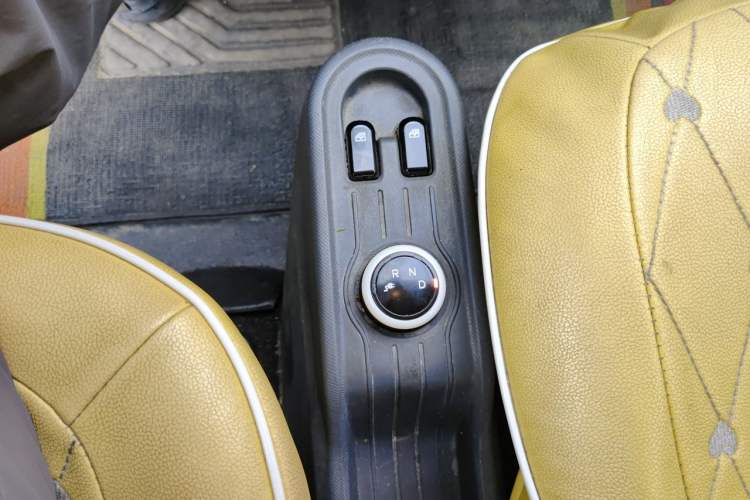 Used Wuling Hongguang MINIEV 2021 Macaron Premium Model – Lithium-NMC Gear Lever