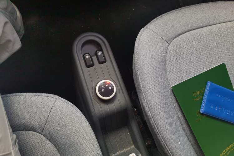 Used Wuling Hongguang MINIEV 2021 Macaron Fashion Edition Lithium-Ion Battery Gear Lever