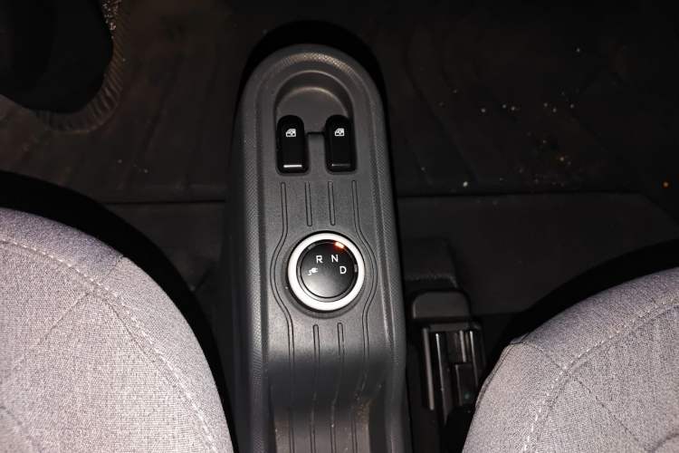Used Wuling Hongguang MINIEV 2021 Macaron Premium Model – Lithium Iron Phosphate Gear Lever