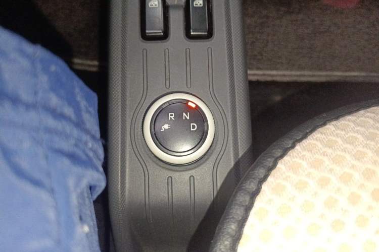 Used Wuling Hongguang MINIEV 2021 Macaron Premium Model – Lithium Iron Phosphate Gear Lever