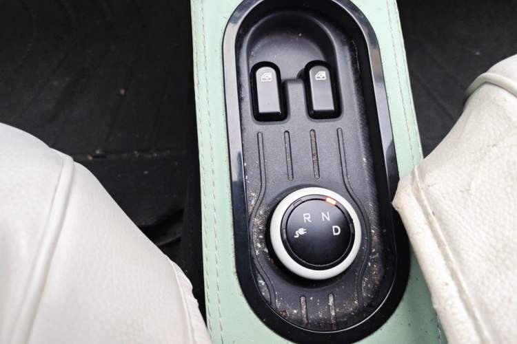 Used Wuling Hongguang MINIEV 2021 Macaron Premium Model – Lithium-NMC Gear Lever