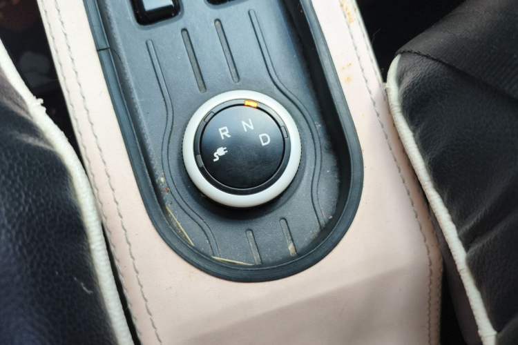 Used Wuling Hongguang MINIEV 2021 Macaron Premium Model – Lithium Iron Phosphate Gear Lever
