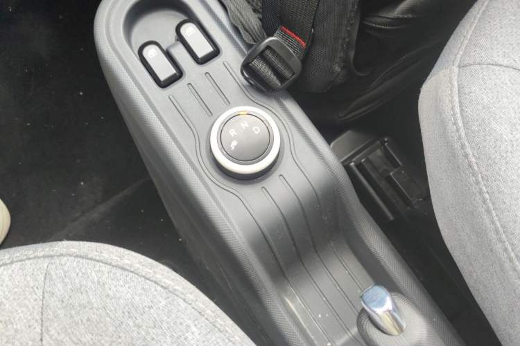 Used Wuling Hongguang MINIEV 2021 Macaron Fashion Model Lithium Iron Phosphate Gear Lever
