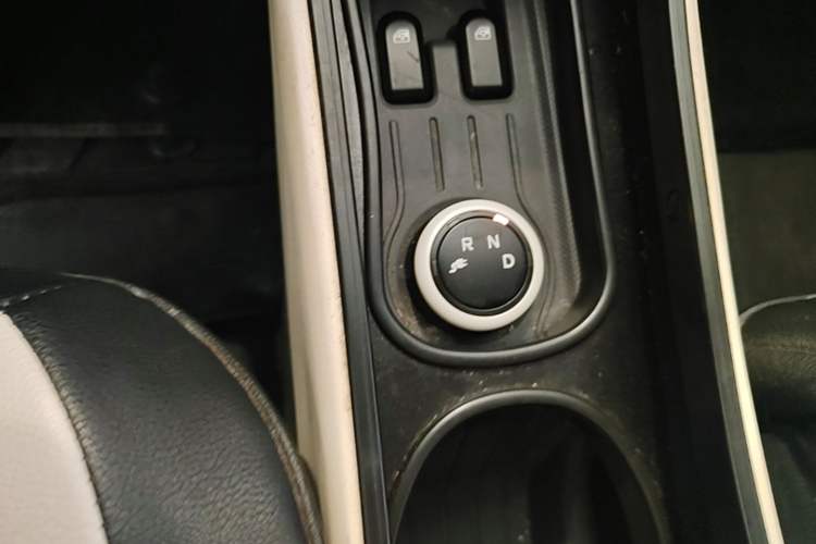 Used Wuling Hongguang MINIEV 2021 Macaron Fashion Edition Lithium-Ion Battery Gear Lever